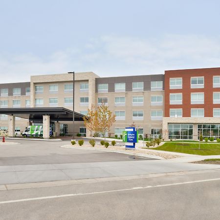 Holiday Inn Express & Suites Madison By Ihg Екстериор снимка