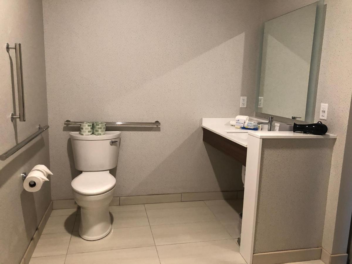 Holiday Inn Express & Suites Madison By Ihg Екстериор снимка