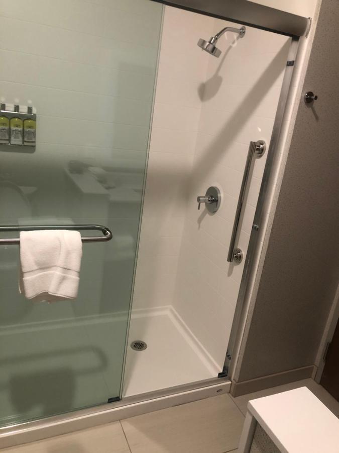 Holiday Inn Express & Suites Madison By Ihg Екстериор снимка