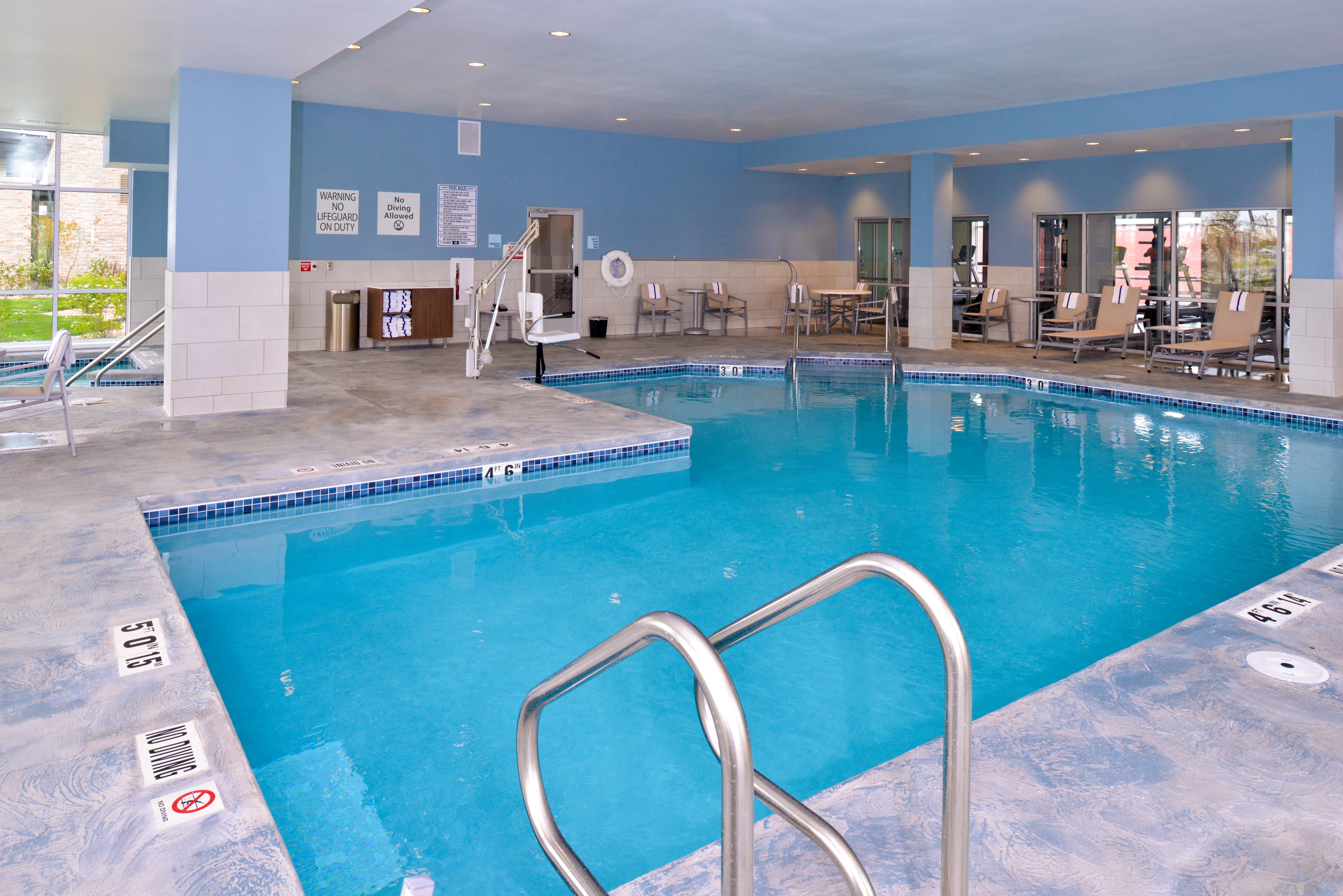 Holiday Inn Express & Suites Madison By Ihg Екстериор снимка