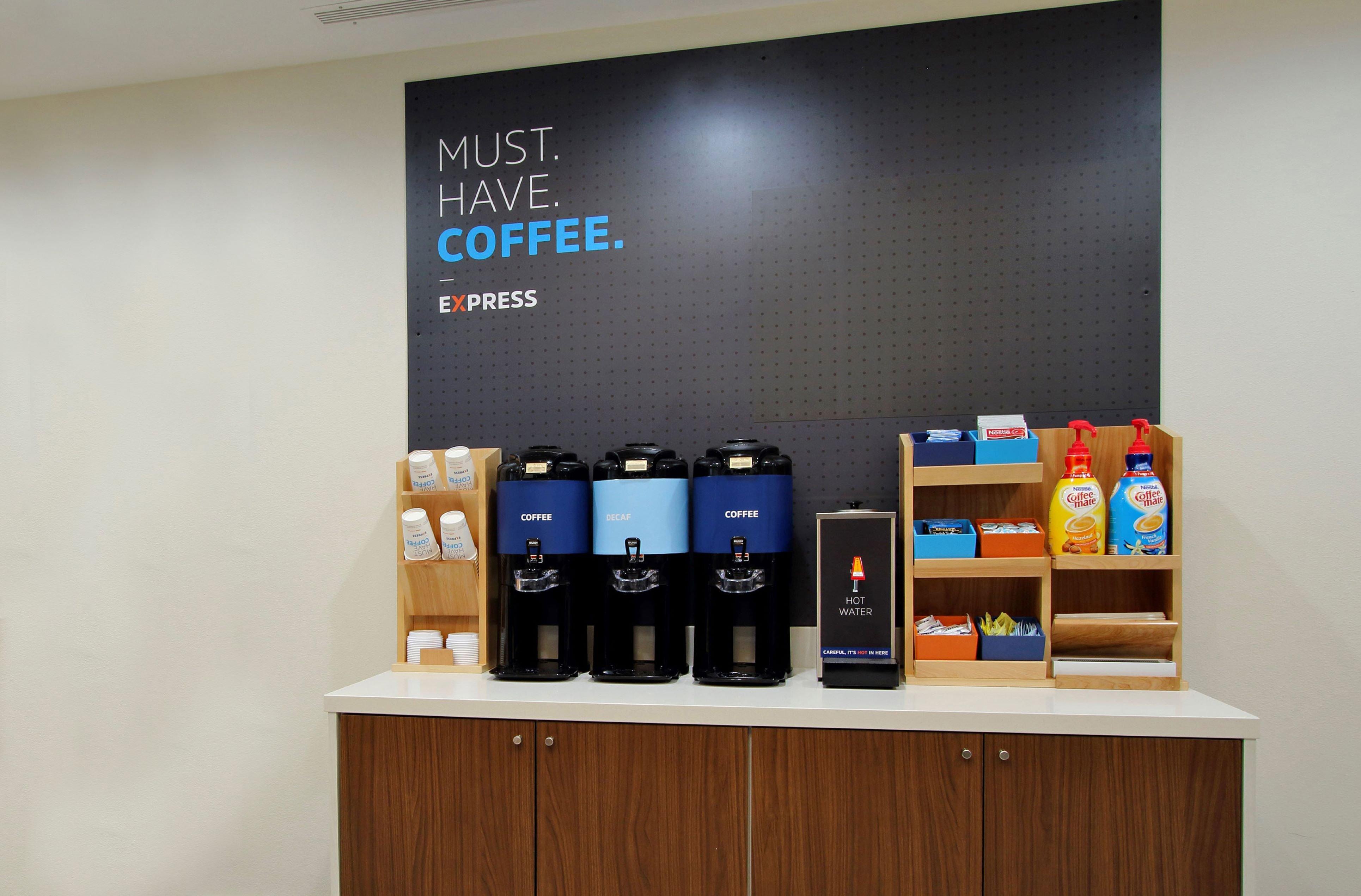 Holiday Inn Express & Suites Madison By Ihg Екстериор снимка