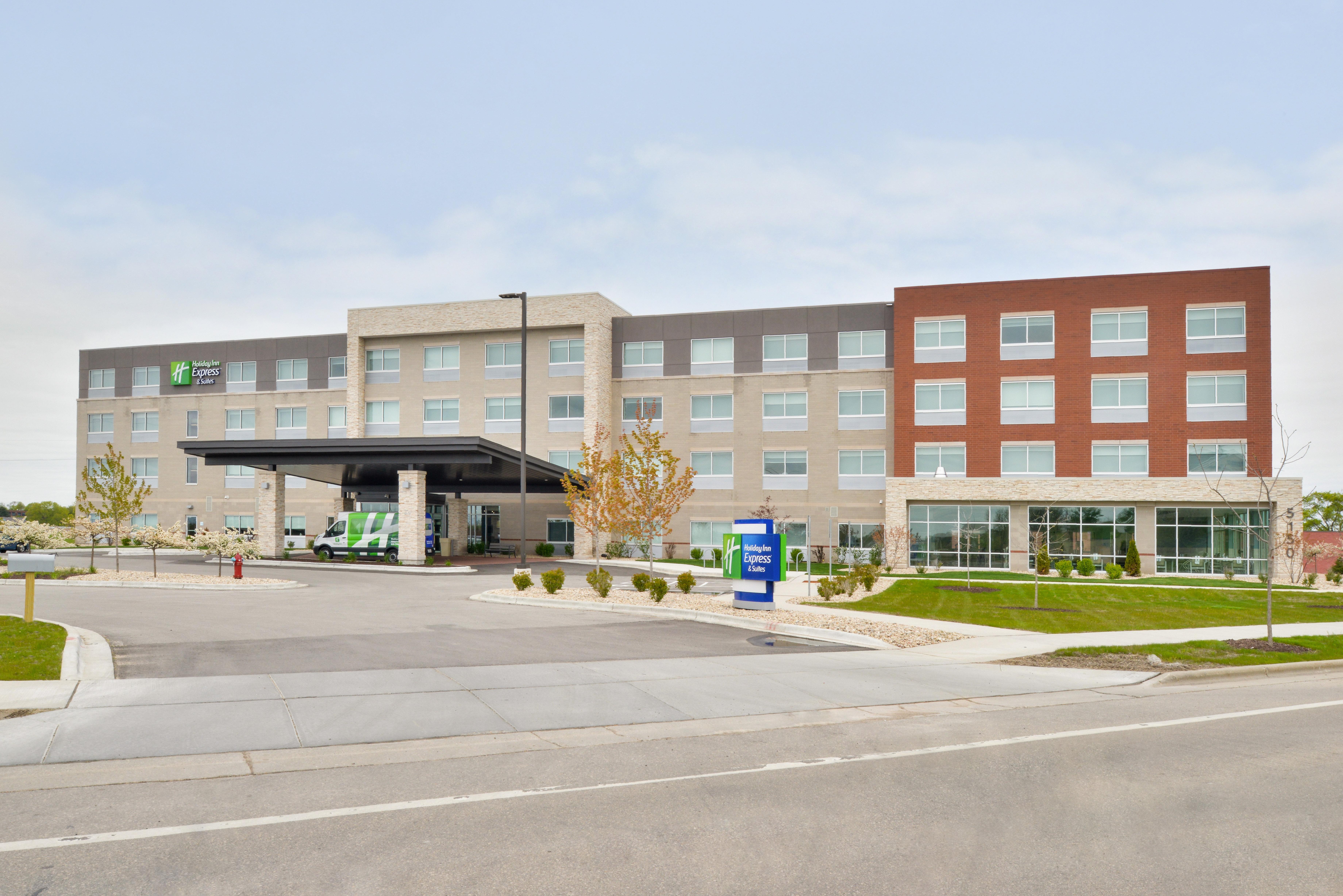 Holiday Inn Express & Suites Madison By Ihg Екстериор снимка