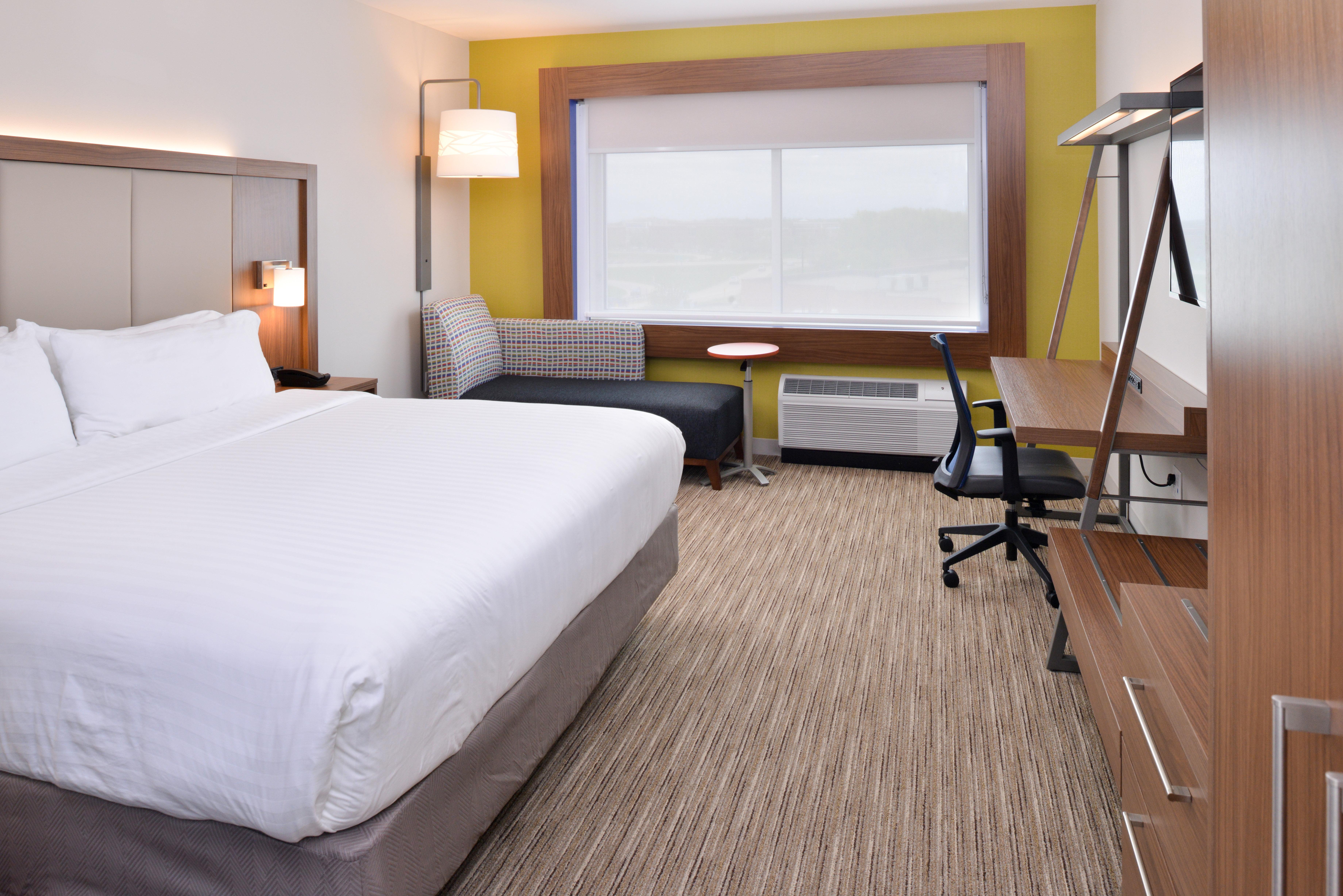 Holiday Inn Express & Suites Madison By Ihg Екстериор снимка