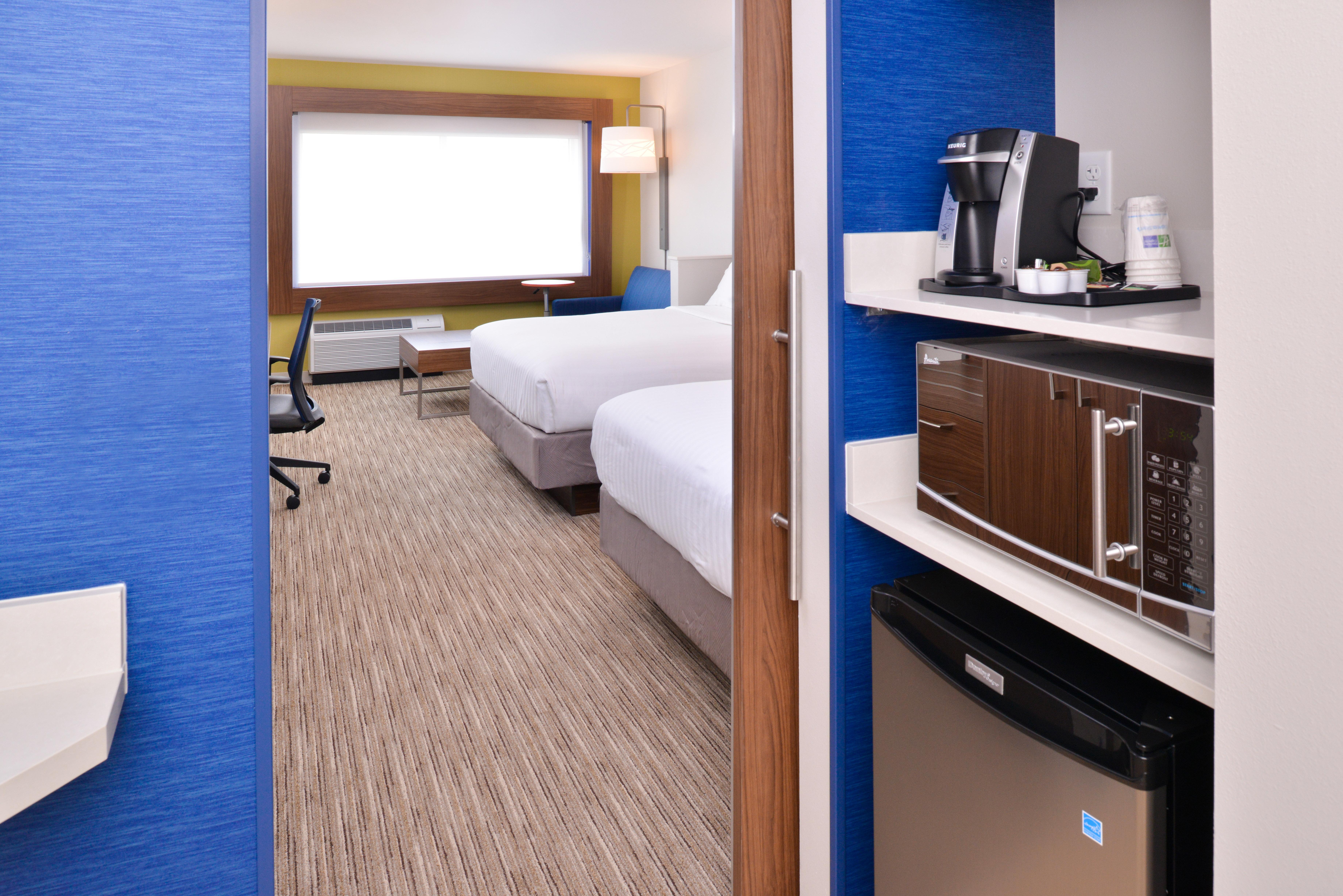 Holiday Inn Express & Suites Madison By Ihg Екстериор снимка