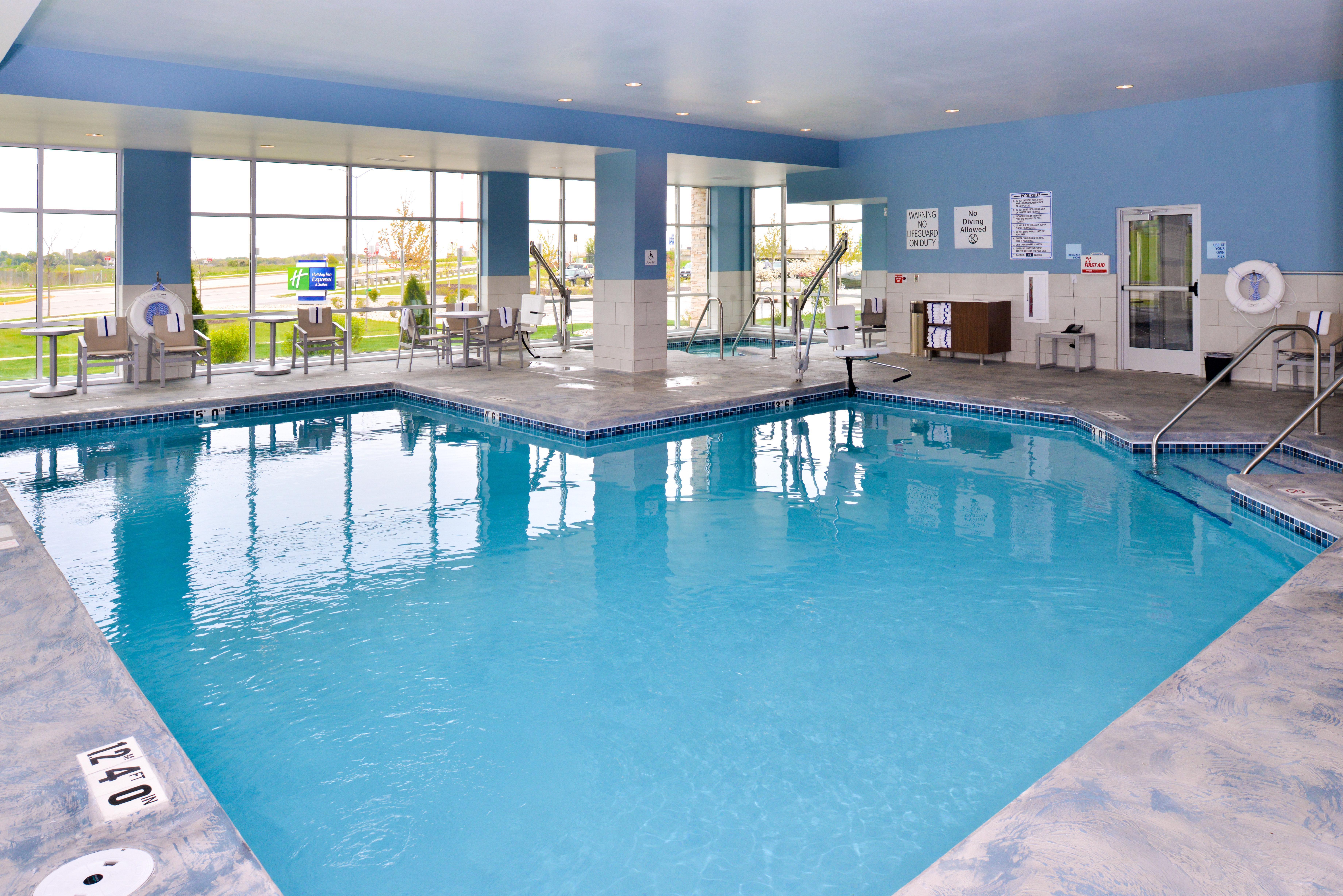 Holiday Inn Express & Suites Madison By Ihg Екстериор снимка