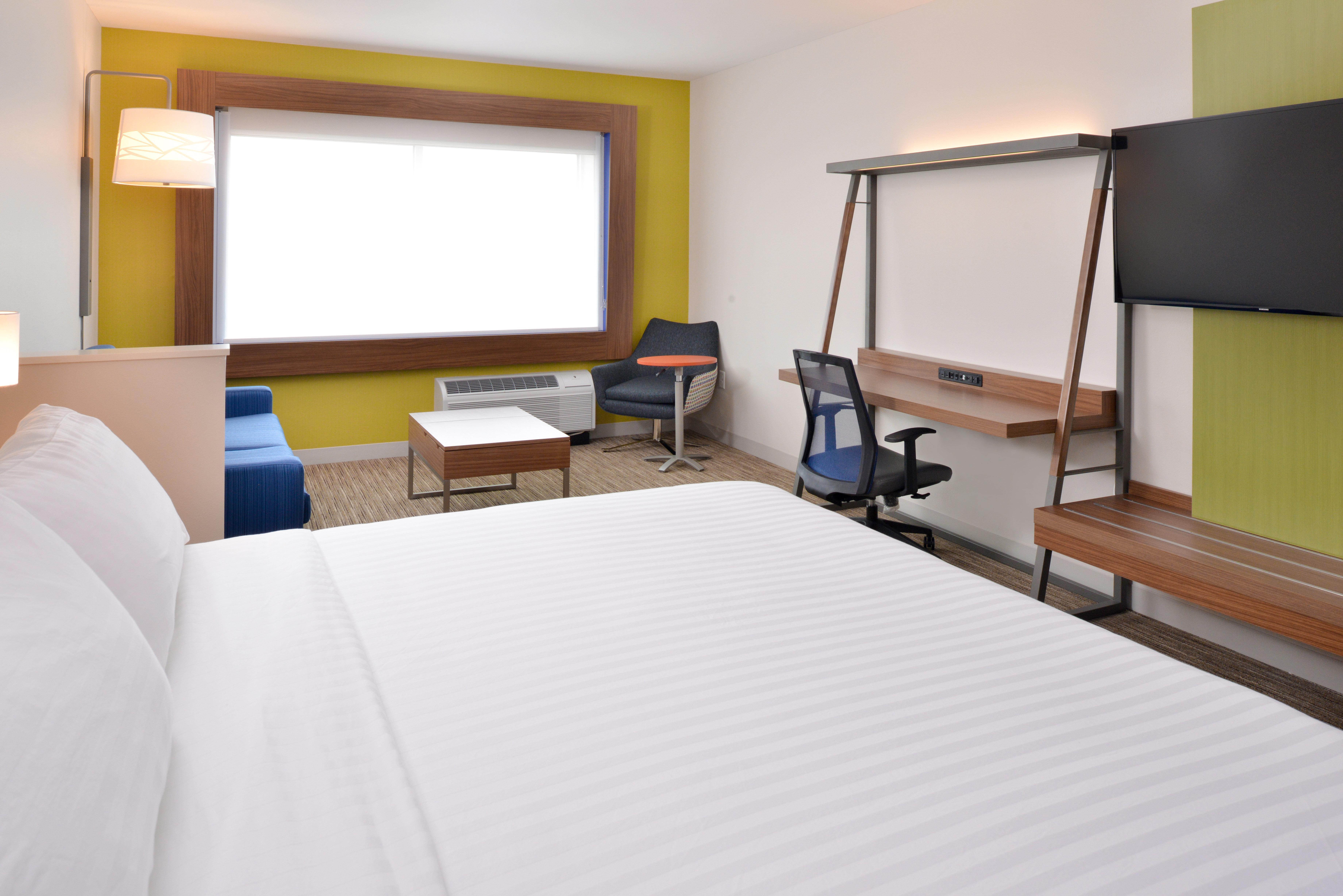 Holiday Inn Express & Suites Madison By Ihg Екстериор снимка