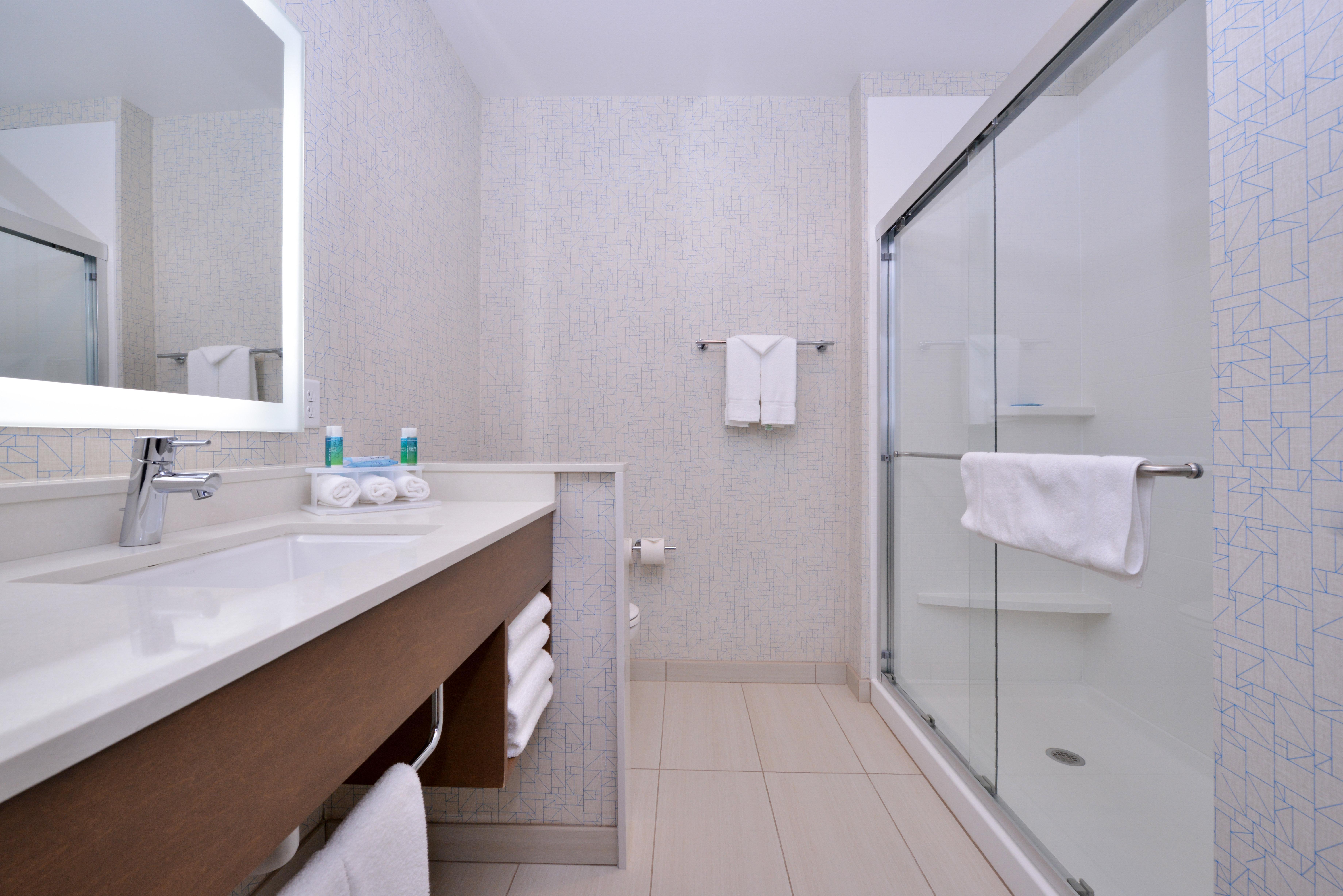 Holiday Inn Express & Suites Madison By Ihg Екстериор снимка