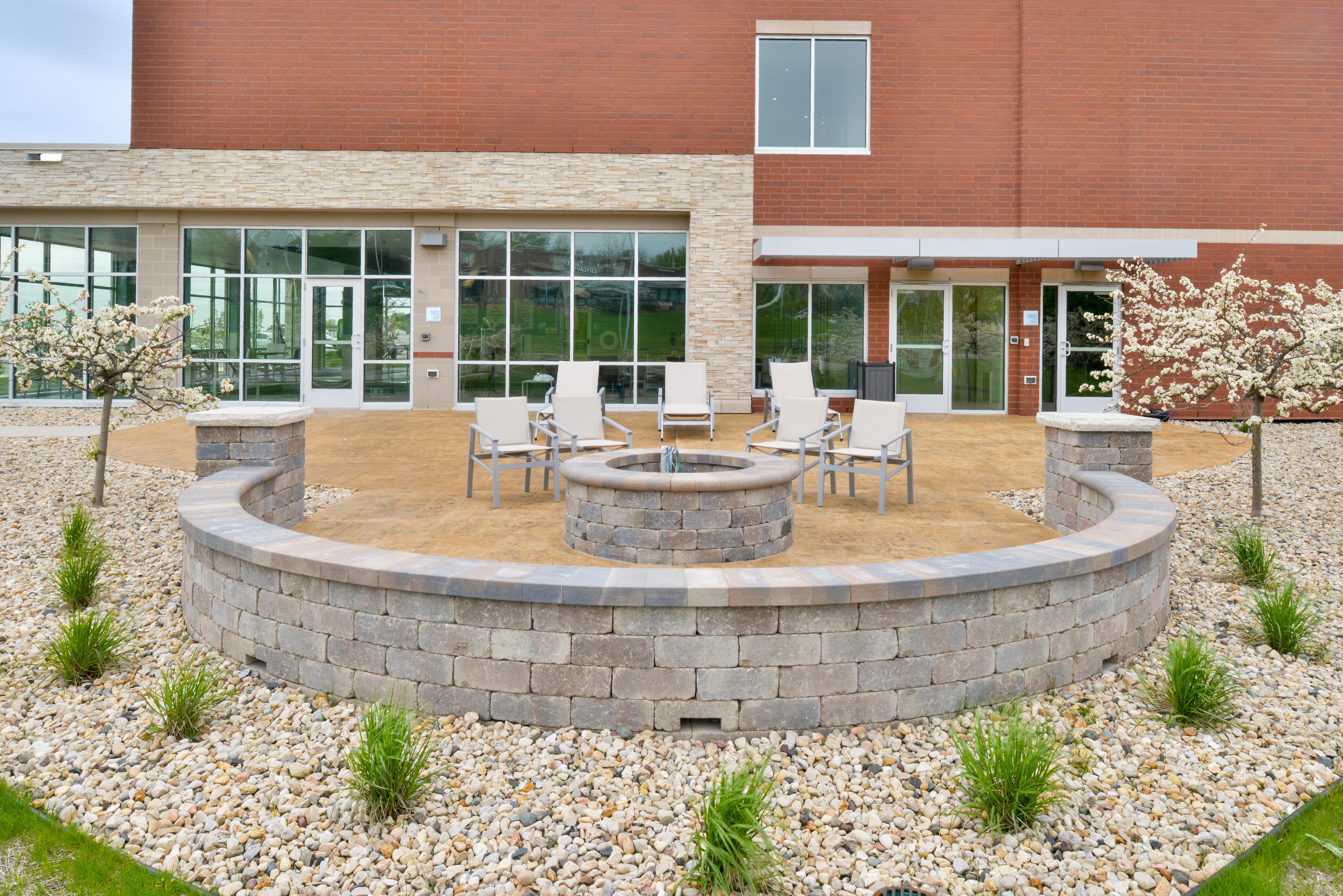 Holiday Inn Express & Suites Madison By Ihg Екстериор снимка